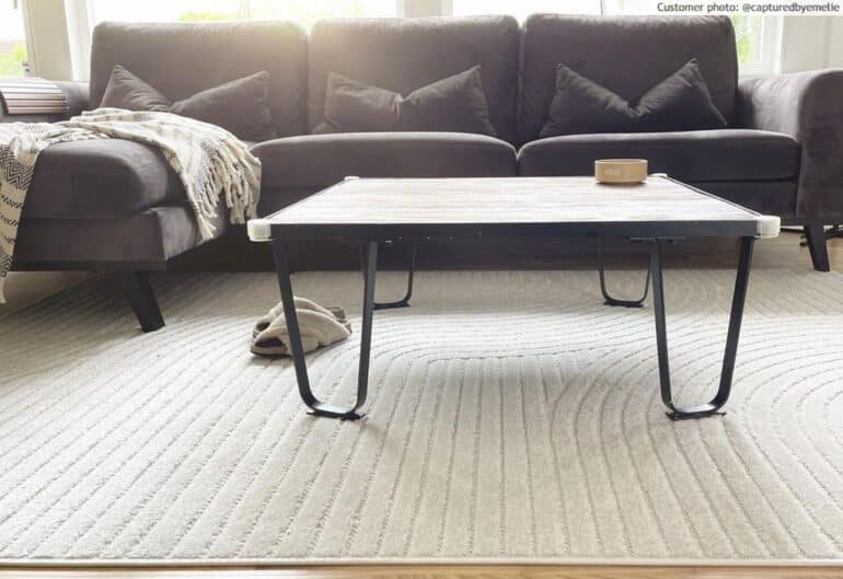 beige tæppe grå sofa